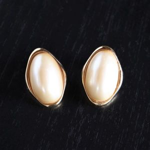 VINTAGE opalescent cabochon earrings